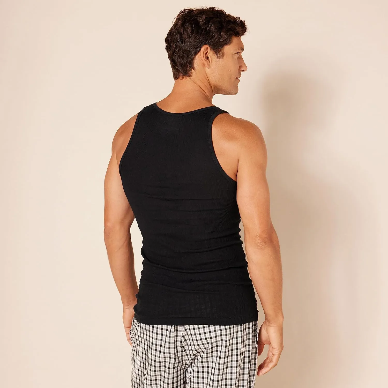 Amazon Essentials Men's Lightweight Tank Undershirts, Pack of 6