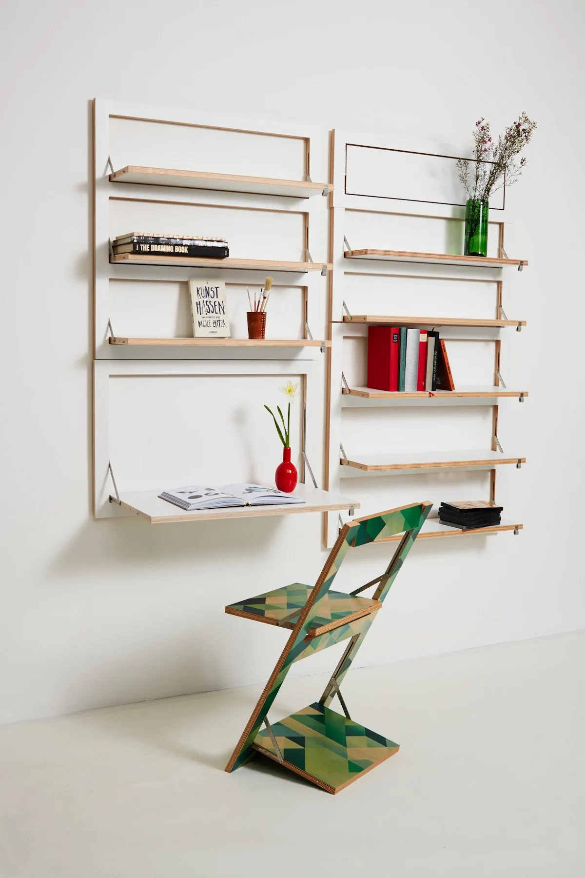 Fläpps Folding Chair – Criss Cross Green (on birch)