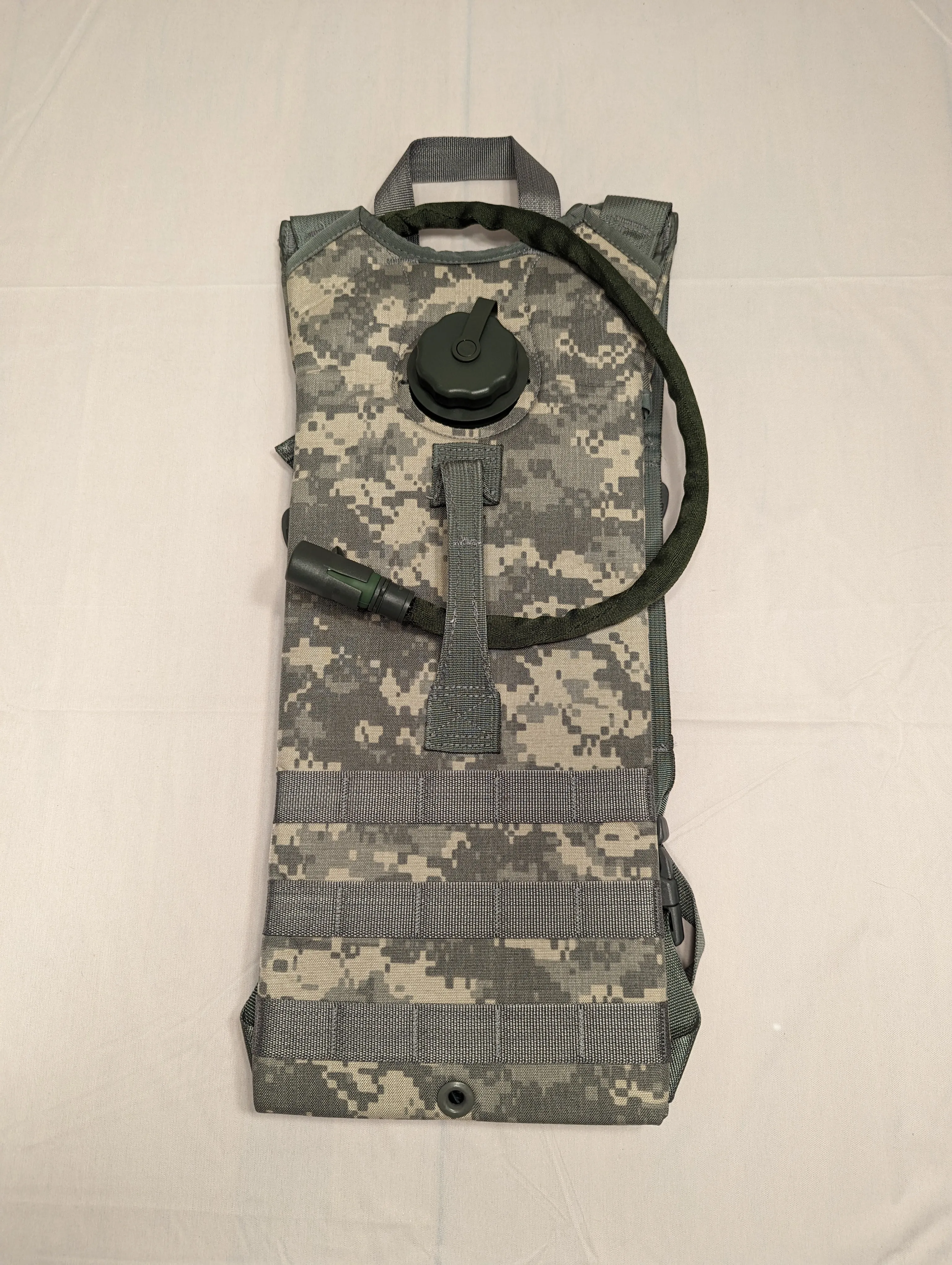 Hydration Carrier w/ 100oz Bladder - New - ACU