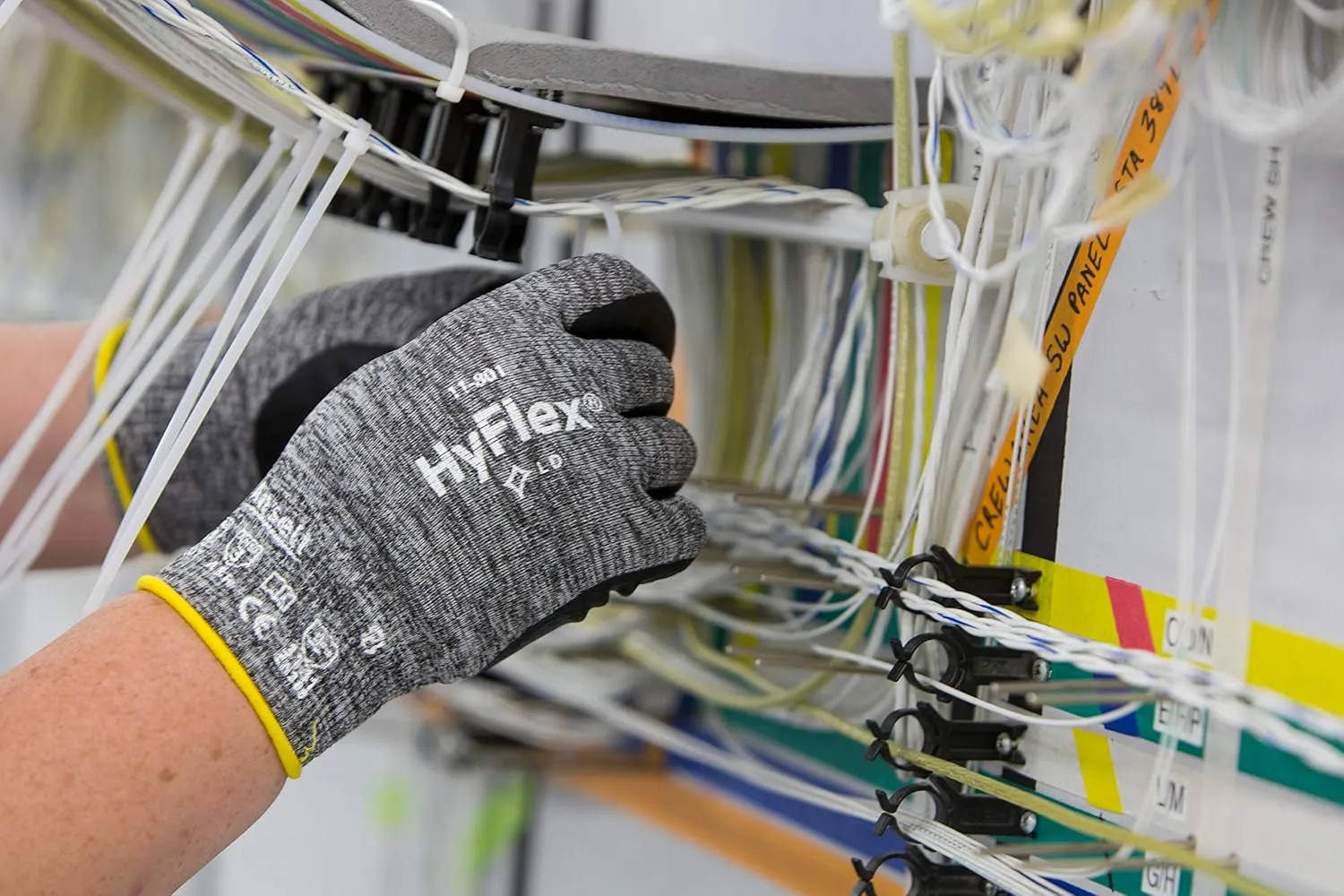 HyFlex 11-801 Multipurpose Gloves - Lightweight, Grip and Comfort, Size Small (pack of 12)