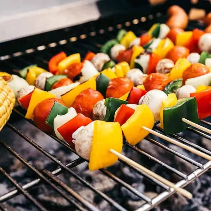 Molten Creek® Barbecue Grill BBQ Portable Charcoal Cooking Grill, Efficient Heat Distribution, Compact and Lightweight BBQ, Outdoor Round Patio UK, 33cm