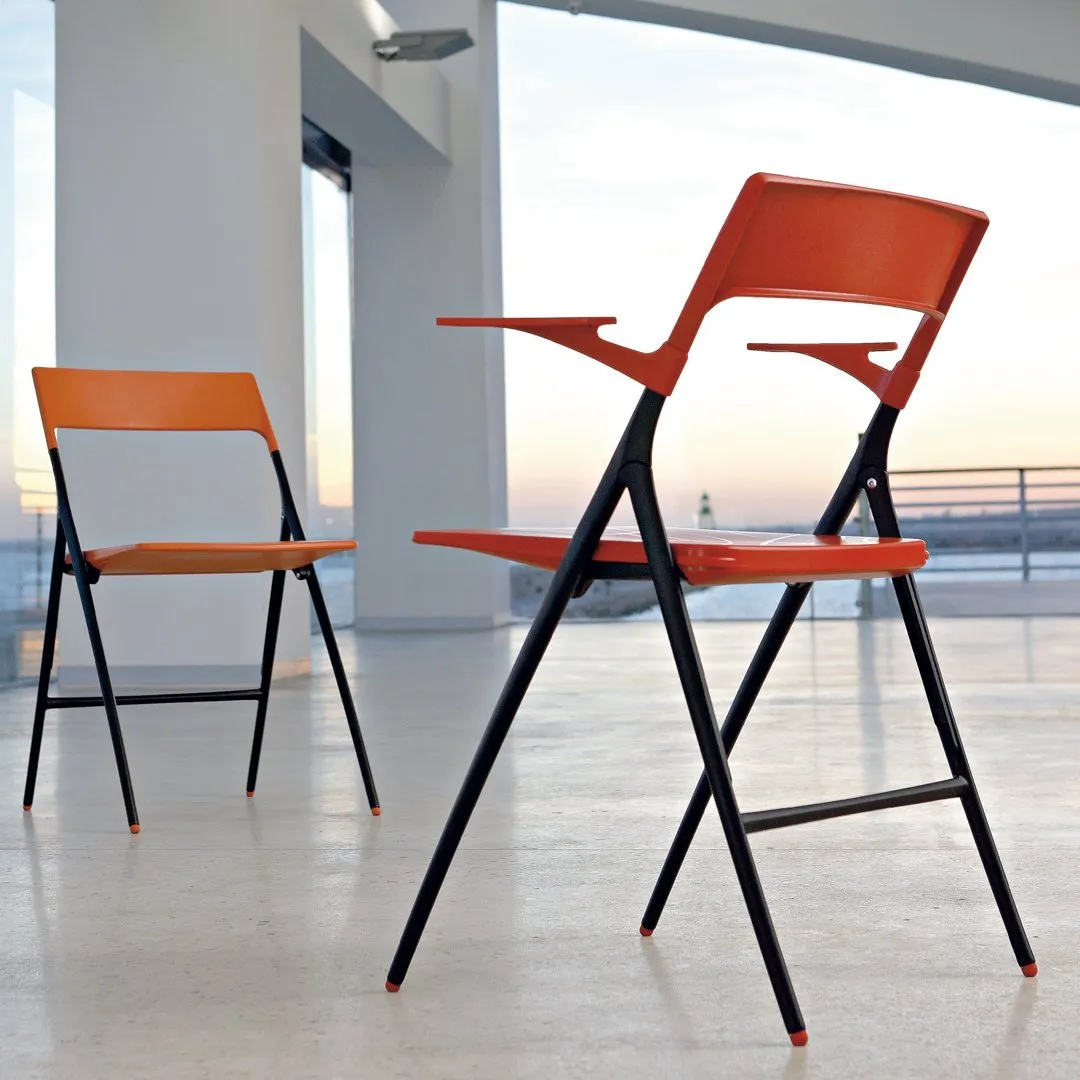 Plek Folding Chair