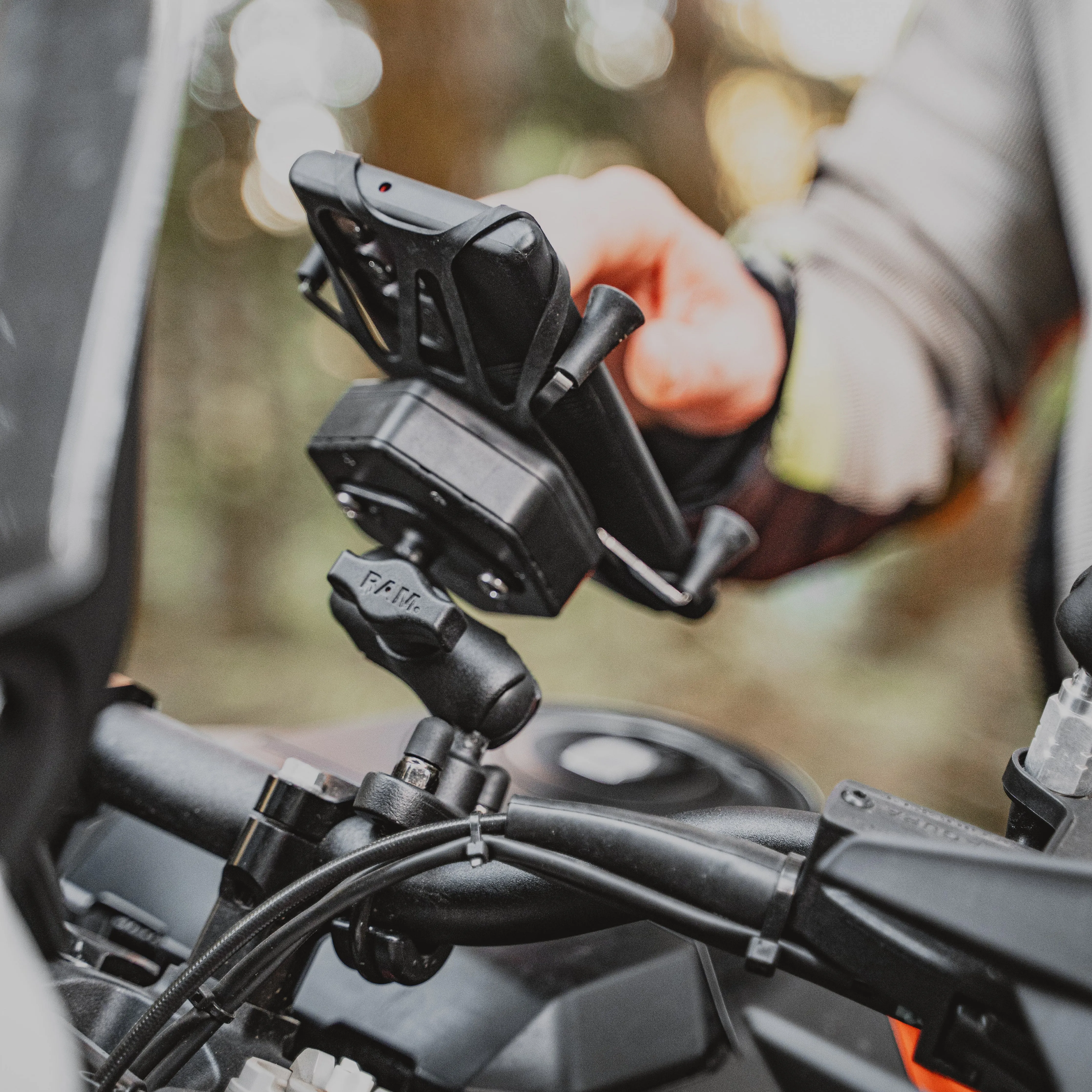 RAM® X-Grip® Large Phone Holder with Ball & Vibe-Safe™ Adapter (RAM-HOL-UN10B-462)